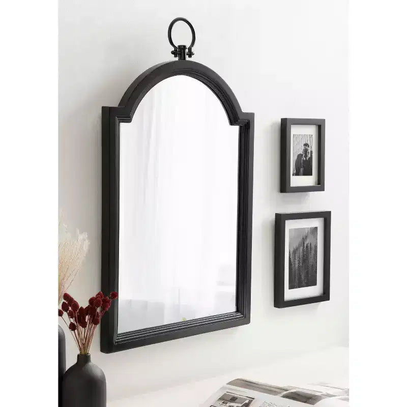Specchio da parete Ohara Arch nero, 45,7x76,2 cm: Stile tradizionale, parte superiore arrotondata, montaggio a parete