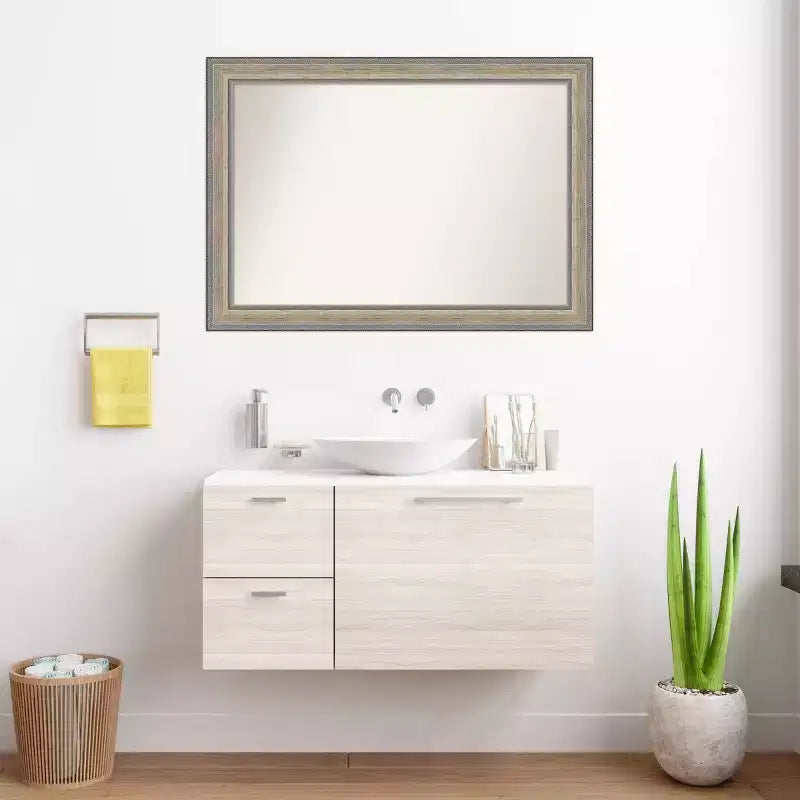 Specchio da parete per bagno in legno non smussato Fleur Silver, 41"x29": Design rettangolare moderno, a parete, ferramenta inclusa