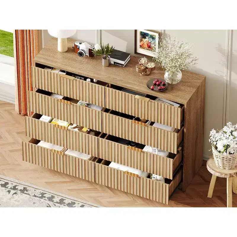 Comò scanalato per camera da letto, cassettiera a 8 cassetti, grande capacità e anti-ribaltamento, cassettiera moderna con maniglie in metallo, cassettiere in legno per armadio